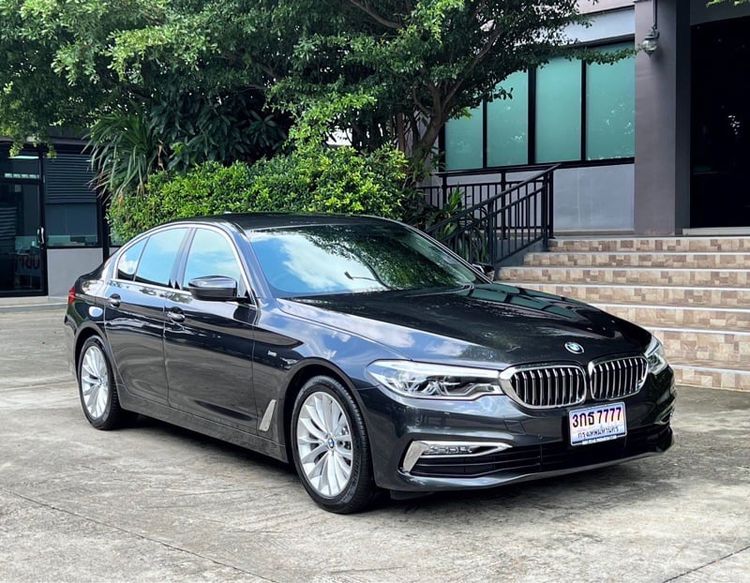 BMW Series 5 2018 520d Sedan ดีเซล ไม่ติดแก๊ส เกียร์อัตโนมัติ เทา
