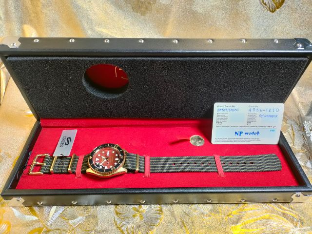 Seiko 5 Sports x Brian May Red Special SRPH80K1 รูปที่ 2