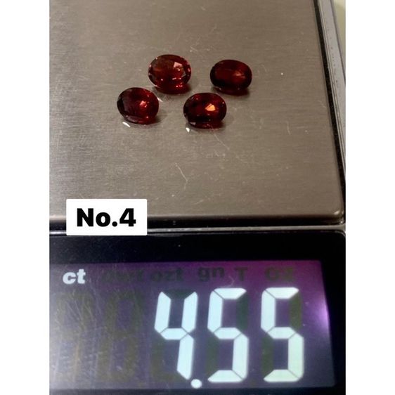 Garnet พลอยโกเมนเป็นหนึ่งในนพรัตน์รัตนชาติที่มีลักษณะเป็นสีแดงแก่ก่ำ ชาวอินเดียโบราณเชื่อว่า โกเมนจะเป็นเครื่องรางอันทรงพลัง รูปที่ 6