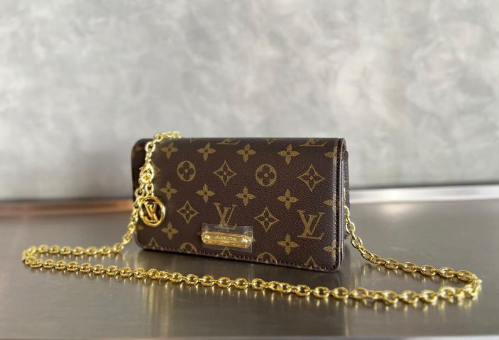 Louis Vuitton Wallet on Chain Lily Monogram