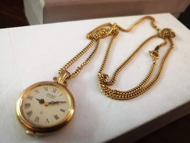 Seiko ​quartz​ pocket watch
gold pendant long necklace.

วินเทจ ไซโก้ แบรนด์​แท้ -​ April vintage​ รูปที่ 3