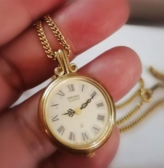 Seiko ​quartz​ pocket watch
gold pendant long necklace.

วินเทจ ไซโก้ แบรนด์​แท้ -​ April vintage​
