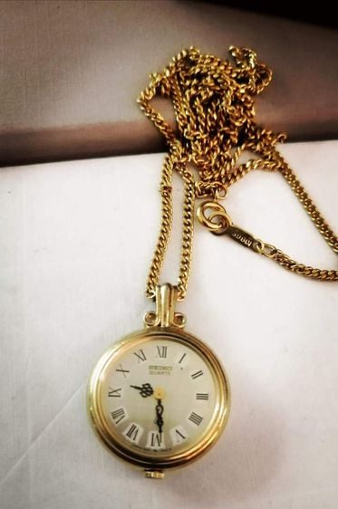 Seiko ​quartz​ pocket watch
gold pendant long necklace.

วินเทจ ไซโก้ แบรนด์​แท้ -​ April vintage​ รูปที่ 2