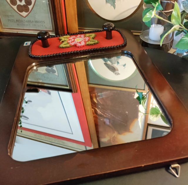 Vintage
Wooden  Mirror  Frame 
With  Embroidery  Hooks รูปที่ 3