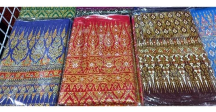 ผ้าปูเตียงสปา ผ้าคลุมโต๊ะลายไทย พิมพ์ทอง  มีเชิงด้านเดียวเชิงคู่ไม่เย็บมุมสีไม่ตก ขนาดกว้าง 2 เมตร