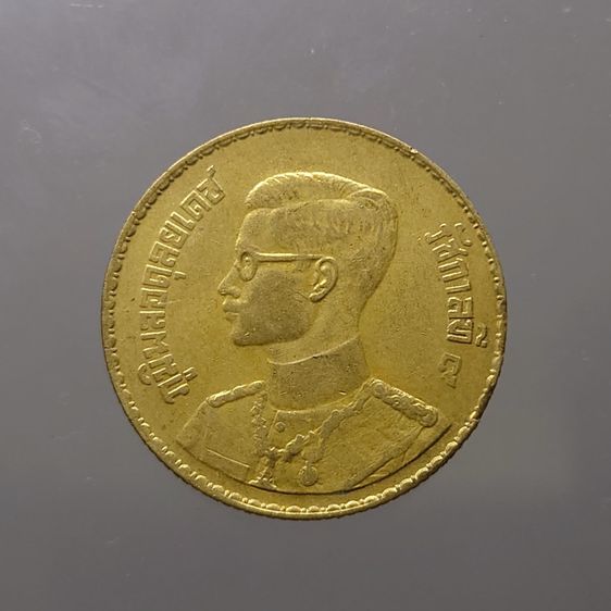 เหรียญ 50 สตาค์ ทองเหลือง (บล็อกตัวหนังสือหนา) พ.ศ.2493 สภาพสวย รูปที่ 4