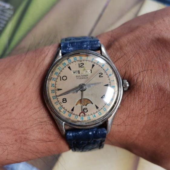 Vintage​ moon​phase​ watch​