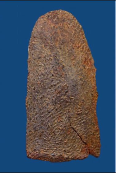 (ของขวัญปีใหม่ โปรพิเศษ) พระรอดกรุมหาวันพิมพ์ใหญ่ เนื้อดินแกร่ง 1300 ปี พิมพ์ซ่างหลวง (สวยแท้ ราคาจับต้องได้) รูปที่ 2