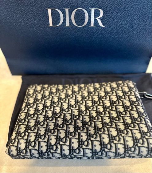 กระเป๋า POUCH ( Beige and Black Dior Oblique Jacquard ) ใบใหญ่ มือสอง สภาพใหม่มาก อปก.ครบ รูปที่ 1