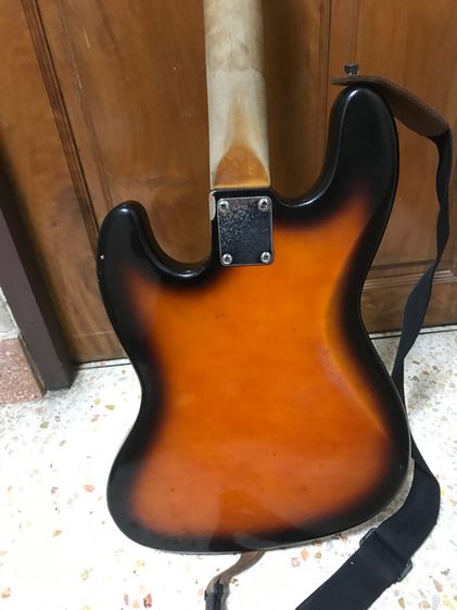 กีตาร์เบสยี่ห้อ Squier JAZZ BASS MADE lN USA สภาพเดิม รูปที่ 4