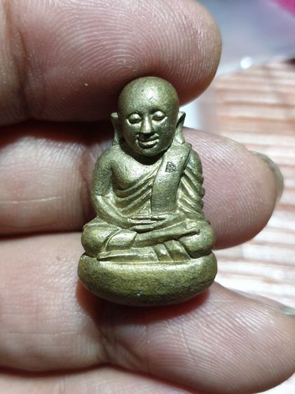 หลวงพ่อเงิน วัดบางคลาน เบ้าทุบ รูปหล่อลอยองค์ เนื้อทองเลือง ปี 2545 (วัดบางคลานจัดสร้าง)

หลวงพ่อรวยปลุกเสก หายาก แล้ว รูปที่ 4