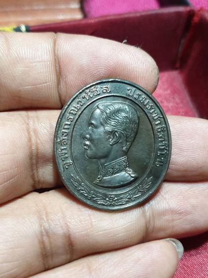 เหรียญรัชกาล ที่ 5 ทรงยินดี สร้างโรงพยาบาลพานทอง จังหวัดชลบุรี ปี 35 เนื้อนวโลหะสภาพสวย ไม่แพ้ใคร พิธี ยิ่งใหญ่คณาจารย์ ทั่วประเทศมากมาย รูปที่ 6