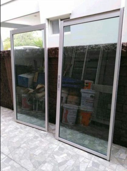 ขายกระจกหน้าต่างบานเลื่อนสีเขียวใสตัดแสง1 คู่ราคา 1,000 บาท ขนาดบาน  67×140 อลูมิเนียมหนา1.2 กระจกหนา 5 มิล รูปที่ 8