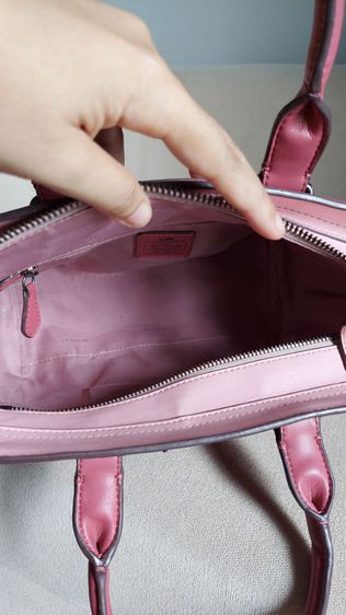 กระเป๋าถือ coach สีชมพูหวาน รูปที่ 13