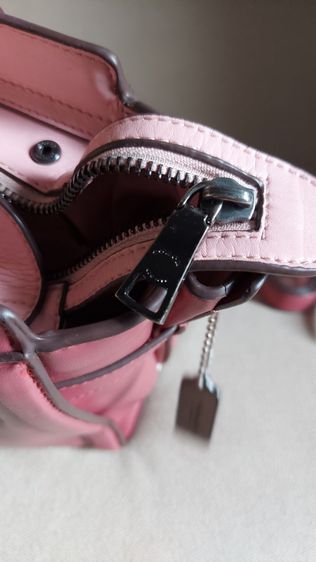 กระเป๋าถือ coach สีชมพูหวาน รูปที่ 16
