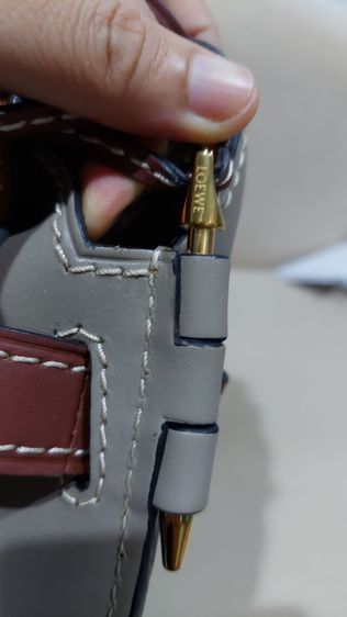 กระเป๋า Loewe  gate สีทูโทน รูปที่ 12