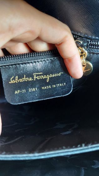 กระเป๋า salvatore ferragamo สีดำ รูปที่ 10