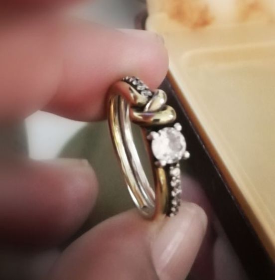 เงิน sold 🎀 knot ring เงื่อนผูกใจ แหวน two-tone silver 925 -
April vintage​