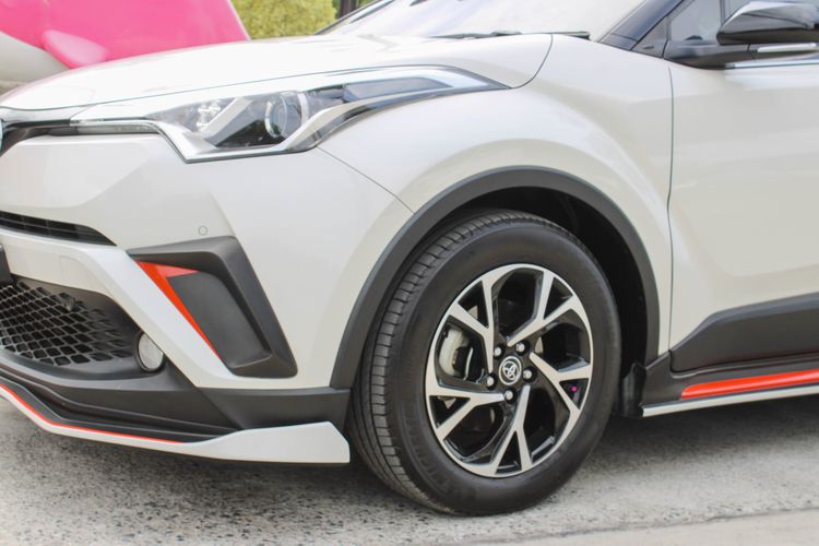 Toyota C-HR 2019 1.8 Mid Sedan เบนซิน ไม่ติดแก๊ส เกียร์อัตโนมัติ ขาว รูปที่ 4