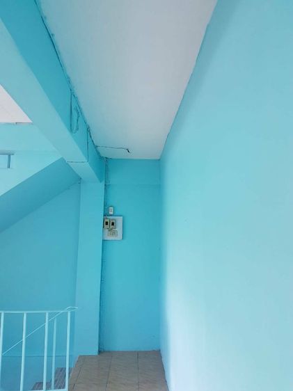 อาคารพาณิชย์สามชั้นครึ่ง เข้าซ.สีหบุรานุกิจ 6 เพียง 30 ม. เนื้อที่ 16 ตร.ว.
3 ห้องน้ำ 1 ครัว จอดรถ 1คัน ตกแต่งใหม่ทั้งหลัง  รูปที่ 3