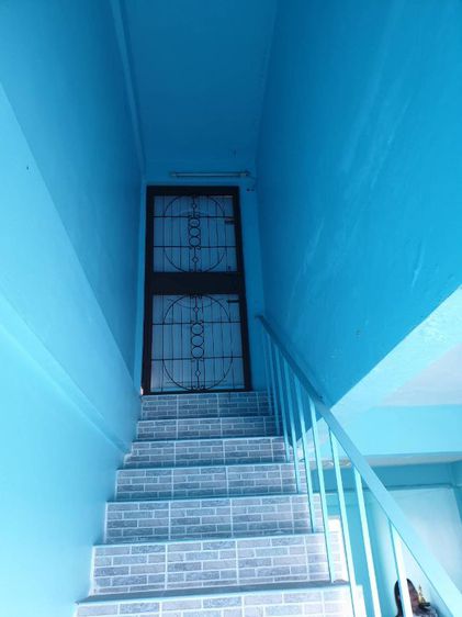 อาคารพาณิชย์สามชั้นครึ่ง เข้าซ.สีหบุรานุกิจ 6 เพียง 30 ม. เนื้อที่ 16 ตร.ว.
3 ห้องน้ำ 1 ครัว จอดรถ 1คัน ตกแต่งใหม่ทั้งหลัง  รูปที่ 4