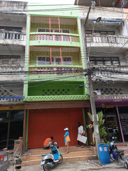 อาคารพาณิชย์สามชั้นครึ่ง เข้าซ.สีหบุรานุกิจ 6 เพียง 30 ม. เนื้อที่ 16 ตร.ว.
3 ห้องน้ำ 1 ครัว จอดรถ 1คัน ตกแต่งใหม่ทั้งหลัง 