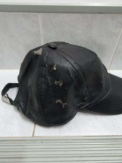 หมวก Hแอ่นM สภาพดี ไม่เคยใช้งาน ของแท้ เก่าเก็บ ตั้งโดนแดด มีตำหนิ หนังแท้ลอก  รูปที่ 3