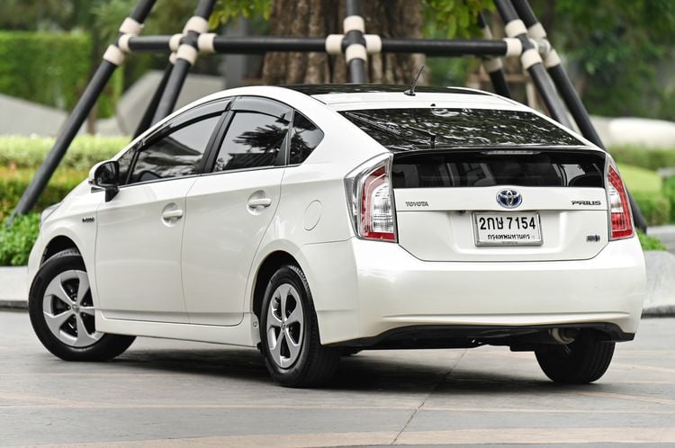 Toyota Prius 2014 1.8 Hybrid Top Option Grade Sedan ไฮบริด เกียร์อัตโนมัติ ขาว รูปที่ 3