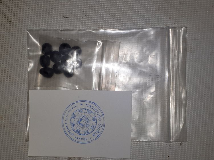 เม็ดผงยาจินดามณี 10 เม็ด และรูปถ่าย ตอกโค็ด เบี้ยแก้ อาจารณ์เจือ วัดกลางบางแก้ว เป็นยาตำหรับหลวงปู่บุญ วัดกลางบางแก้ว มาพร้อมคาถากำกับ เก่า  รูปที่ 3