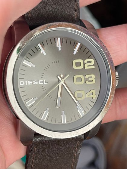 ส่งต่อ‼️ นาฬิกา Diesel แท้ เปลี่ยนสายใหม่ หนังแท้ มีรอยการใช้งานบ้าง เครื่องปกติ ไปใส่ถ่านเองนะครับ รูปที่ 4