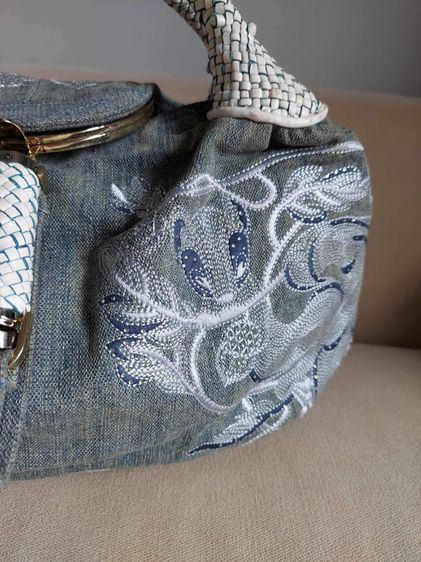 กระเป๋าถือ Fendi ผ้ายีนปักลายสวยมาก รุ่นนี้เป็นรุ่น limited รูปที่ 11