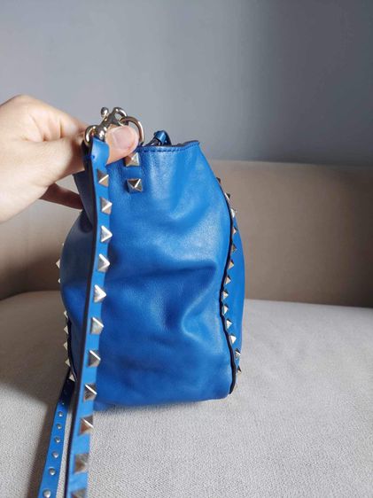 กระเป๋า Valentino Garavani แท้ รุ่น rock studd สีน้ำเงิน  รูปที่ 4