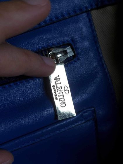 กระเป๋า Valentino Garavani แท้ รุ่น rock studd สีน้ำเงิน  รูปที่ 16