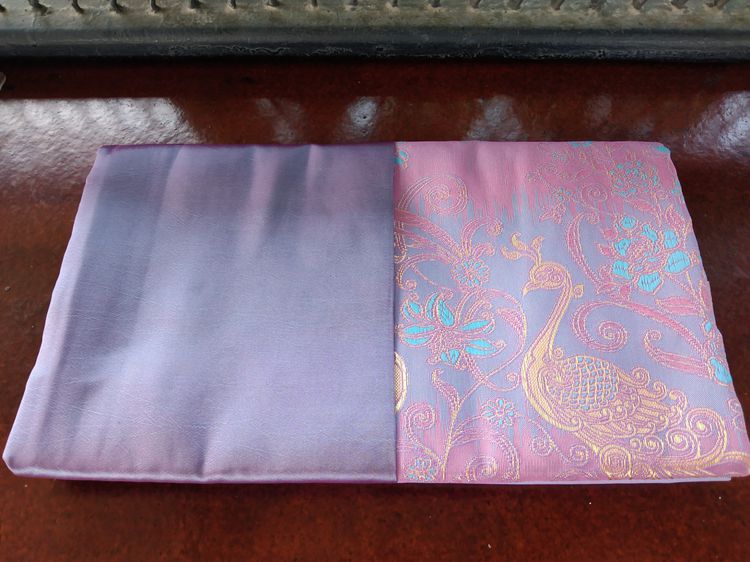 ผ้าสำหรับตัดชุดไทย สีม่วง สินค้าใหม่ ขายตัดสต็อค ราคาทุน1550บาท รูปที่ 2