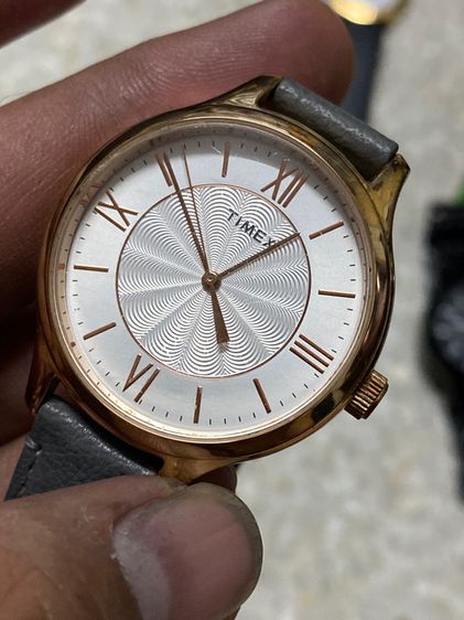นาฬิกายี่ห้อ TIMEX  ของแท้มือสอง  สายเดิม  มีร่องรอยใช้งานบ้าง 650฿ รูปที่ 3
