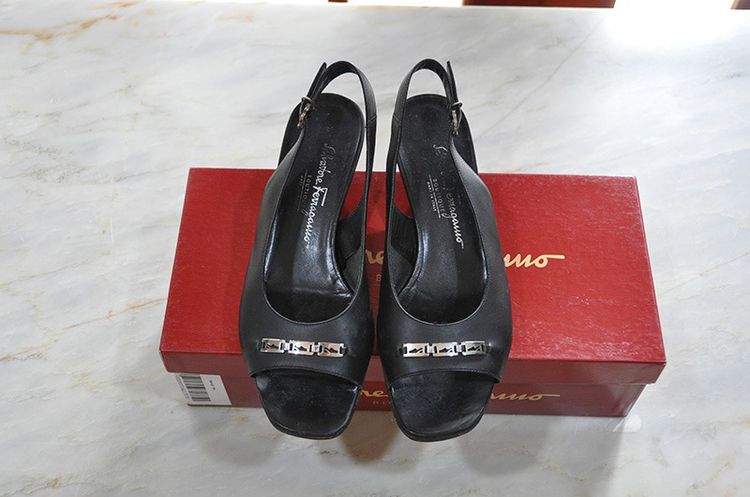 ขายรองเท้า Ferragamo หนังแท้ ผุ้หญิง ไซส์ E36 7D ซื้อจากเซ็นทรัลแพงมากสองหมื่นกว่า ไม่ค่อยได้ใช้งาน ขายถูกมาก รูปที่ 3
