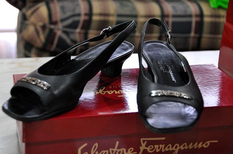 ขายรองเท้า Ferragamo หนังแท้ ผุ้หญิง ไซส์ E36 7D ซื้อจากเซ็นทรัลแพงมากสองหมื่นกว่า ไม่ค่อยได้ใช้งาน ขายถูกมาก รูปที่ 4