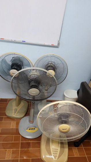 กระจกเงา ใส่กรอบขอบไม้เดิมวินเทจ  ขนาดความกว้าง 60 ซม. สูง 100 ซม.  
สภาพสวยเดิมๆ ไม่มีริ้วรอย เจ้าของรักษาอย่างดี รูปที่ 5