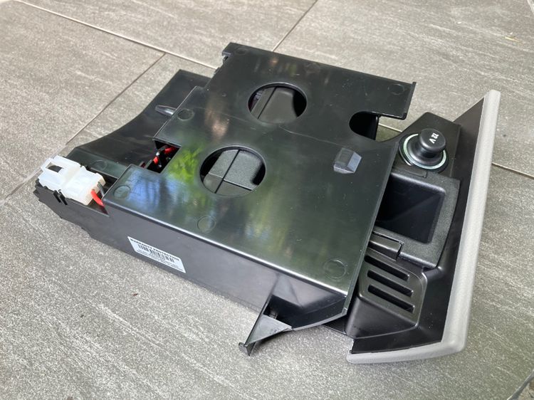 ไฟท้าย ไฟทับทิมกันชนหลัง ไฟเลี้ยวบังโคลนหน้า ที่วางแก้ว สวิตกระจก มือจับประตู Volkswagen Caravelle TDi T5.1 รูปที่ 18