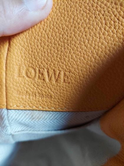 กระเป๋าสะพาย Loewe ใบเล็กสีเหลือง  รูปที่ 7