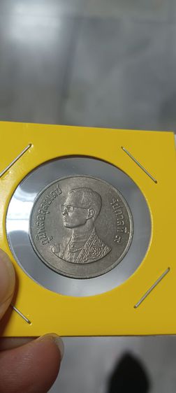 เหรียญ 1 บาท พระเศียรเล็ก ปี 2525 รูปที่ 6