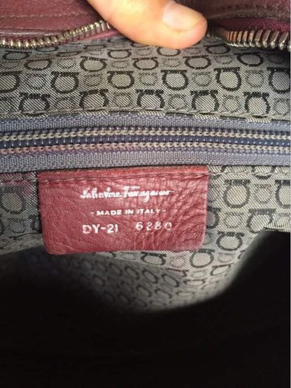 กระเป๋าถือ salvatore ferragamo ของแท้ สีม่วงเปลือกมังคุด  รูปที่ 8