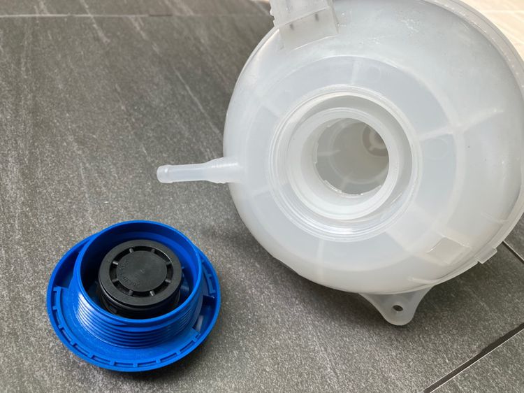 กระปุกพักน้ำ Coolant Volkswagen รุ่นเก่า Passat B4 Golf2 Golf3 Vento Caravelle T4 ฝาล้อ 56 mm ยางกันน้ำคอยจุดระเบิด Coil รูปที่ 7