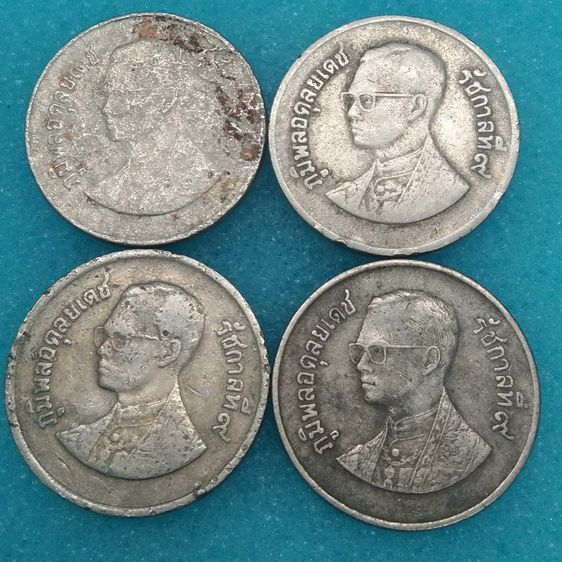 8622-เหรียญกษาปณ์หมุนเวียนราคา 1 บาท หลังวัดพระศรีรัตนศาสดาราม ปี 2525 จำนวน 4 เหรียญ รูปที่ 5