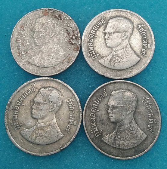 8622-เหรียญกษาปณ์หมุนเวียนราคา 1 บาท หลังวัดพระศรีรัตนศาสดาราม ปี 2525 จำนวน 4 เหรียญ รูปที่ 16