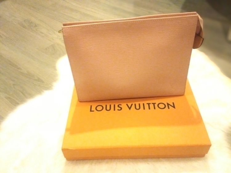 ขาย LV epi clutch bag สภาพดี สีสวยหวาน น่ารักมาก