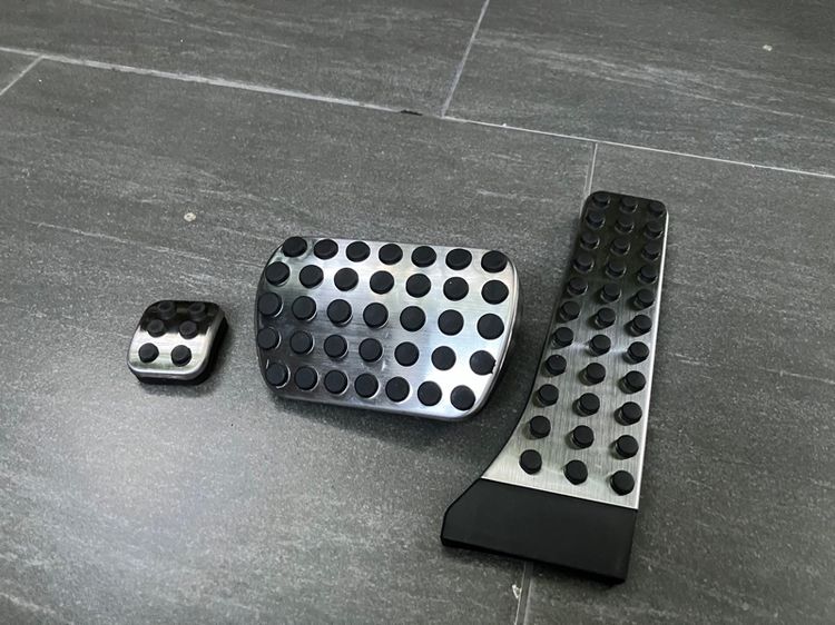 เสาA พร้อมคิ้วยาง สลิงดึงหลังคา Benz SLK R170 โลโก้ฝากระโปรงหน้า แป้นเบรกคันเร่งกันลื่น รูปที่ 12