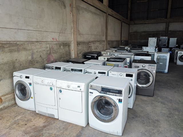 ผลิตภัณฑ์ซักล้างเสื้อผ้าและอุปกรณ์สำหรับเด็ก เครื่องซักผ้าฝาหน้าและเครื่องอบผ้า