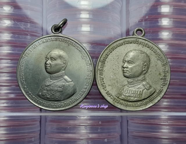 เหรียญล้นเกล้า รัชกาลที่ 6 
พระราชทานกำเนิดรักษาดินแดน ที่ระลึกพระอนุสรณ์อนุสาวรีย์ล้นเกล้าฯ ร.6 , 25 พฤศจิกายน 2505
2 แบบ รวม 2 เหรียญ รูปที่ 2