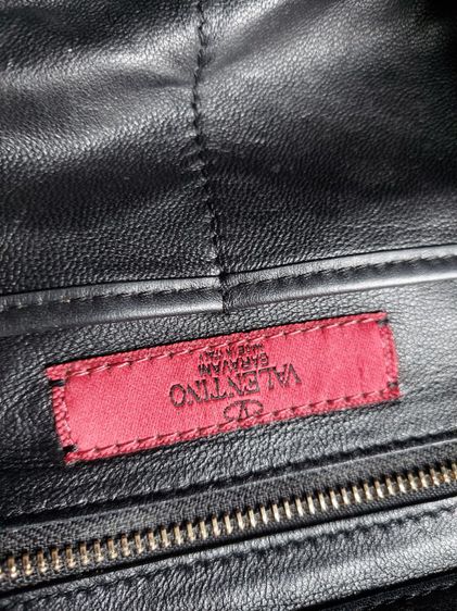 กระเป๋า valentino garavani ตอกหมุด ของแท้ หายาก สีขาวดำ  รูปที่ 8